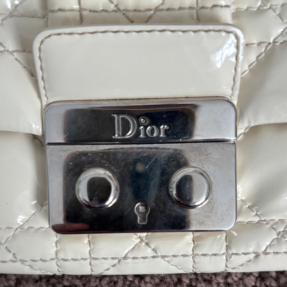 Dior Cream Patent Quilted Shoulder Bag - Picture 4 of 12